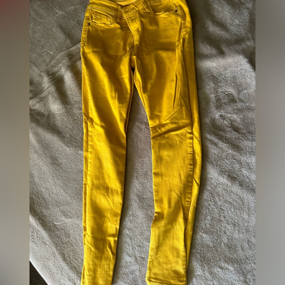 Yellow old navy jeggings